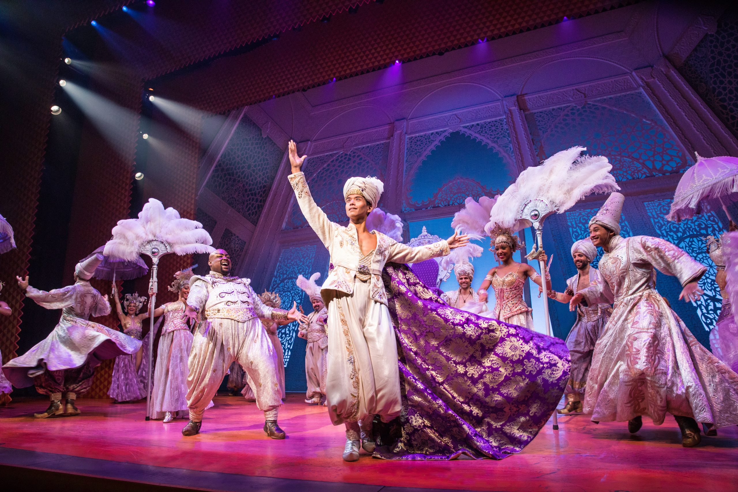 Escena del musical Aladdin en Broadway, Nueva York