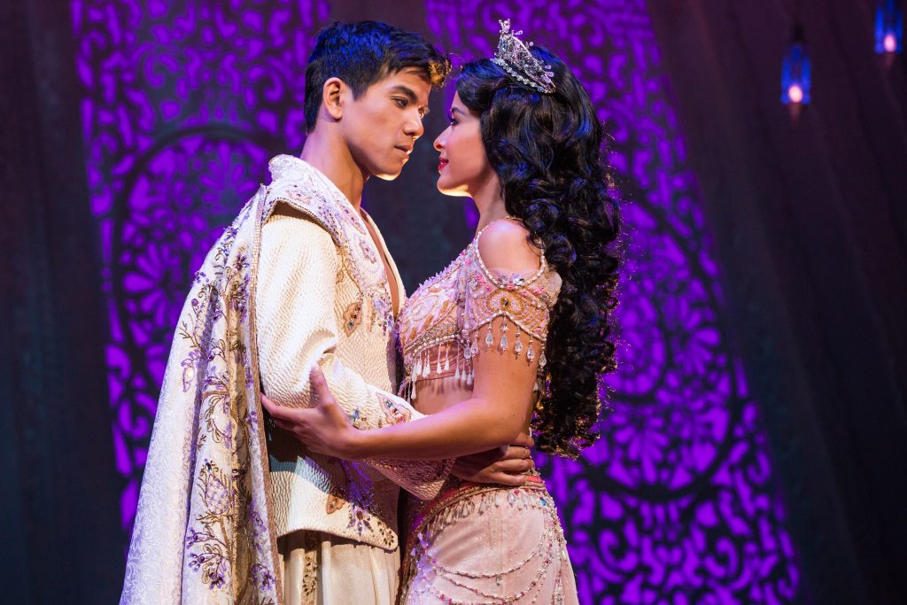 Escena del musical Aladdin en Broadway, Nueva York