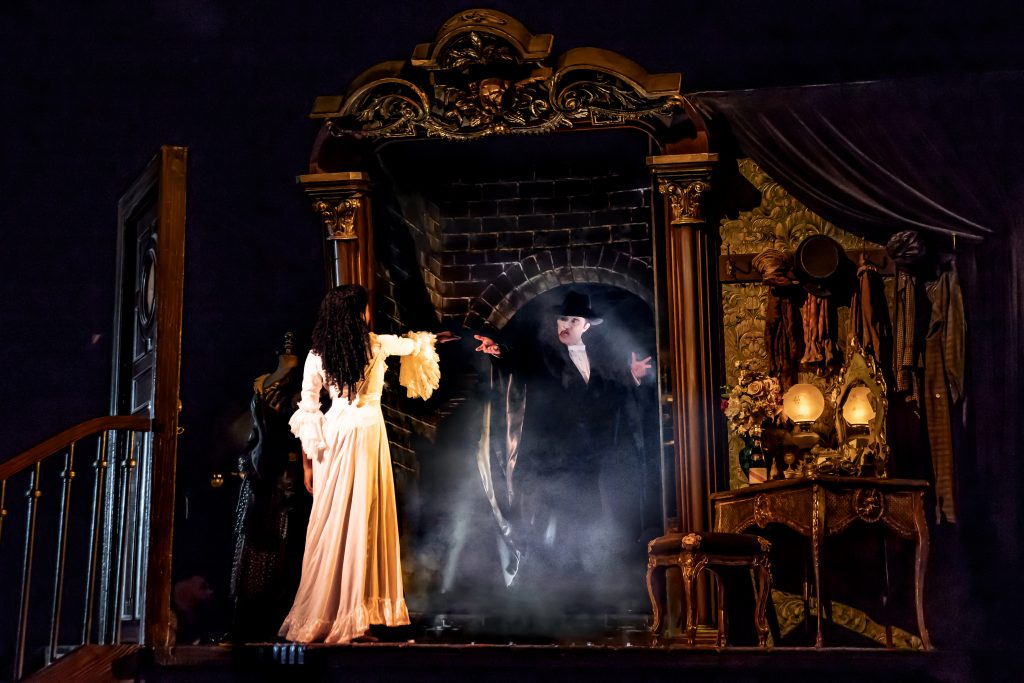 Una escena de El Fantasma de la Ópera en Broadway, Nueva York